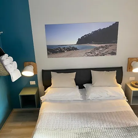 125metri Sul Mare Bed & Breakfast *