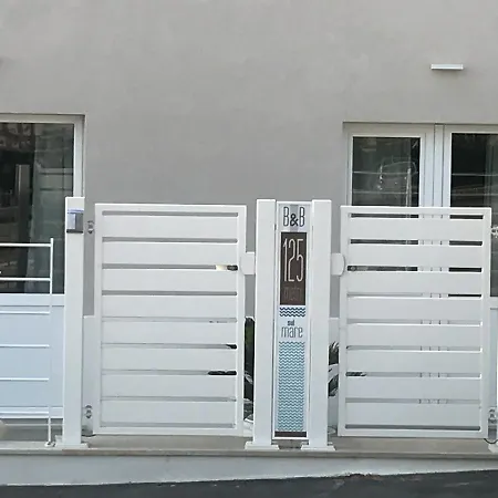 125metri Sul Mare Bed & Breakfast *